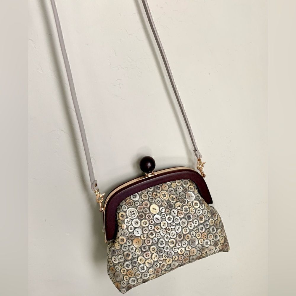 Handmade Genuine Leather Relief Button Pattern Push-lock Clutch/Crossbody - Picture 10 of 16